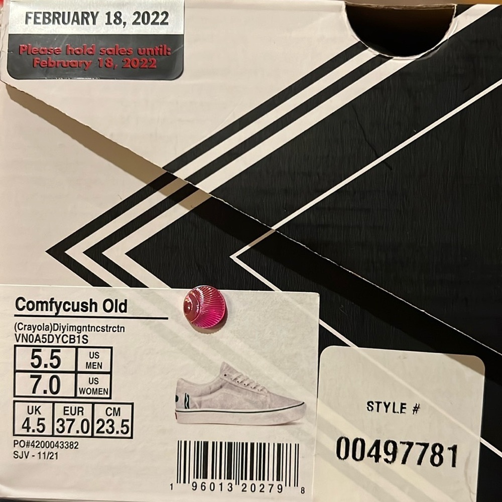 Brand New in Box Limited Edition Crayola Comfycush Old Size 7